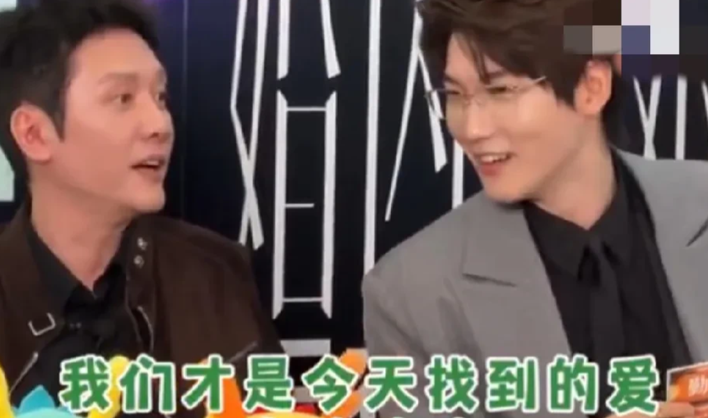 邢邵林直播扫楼时，玩起了麦琳的梗，和冯绍峰说“我配回家吗？”冯绍峰一头雾水：“你