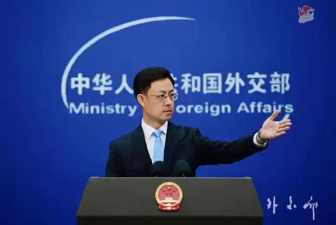 又帅又飒！外交部发言人上任第一天，给了外媒记者一顿“杀威棒”。

1月6日，外交