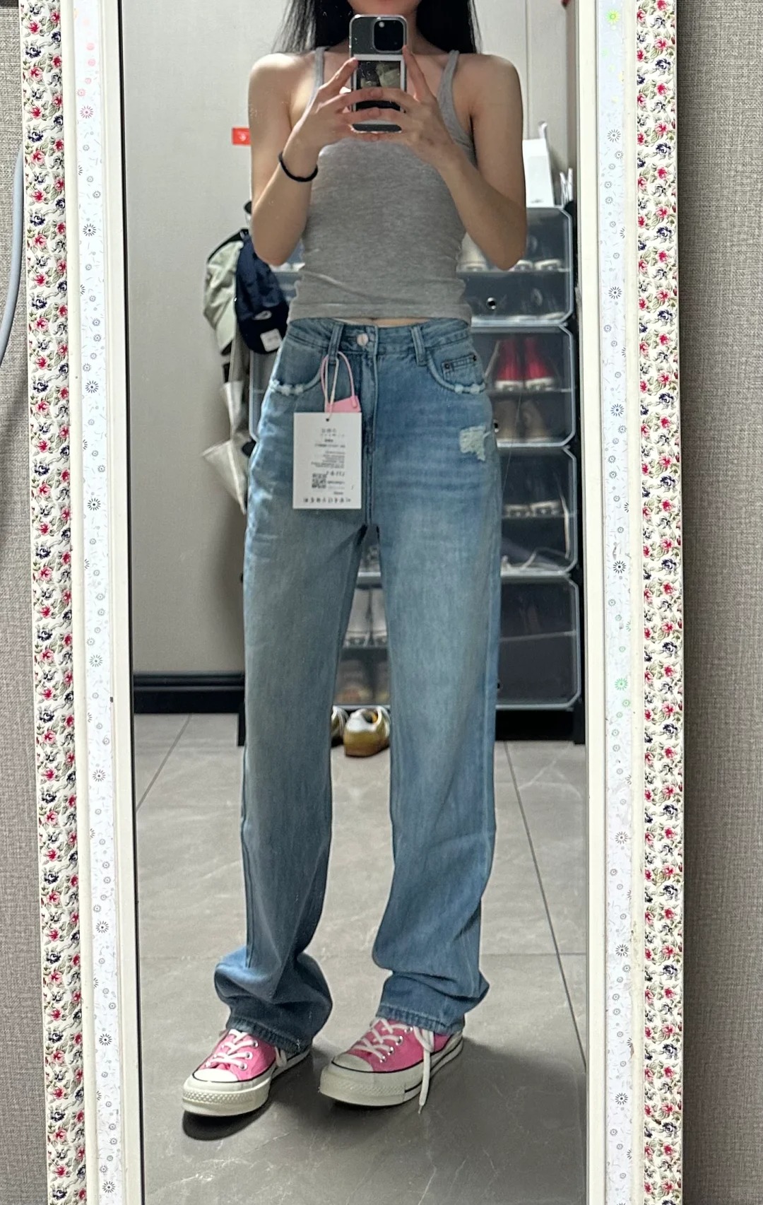 夏天快快来！
颜色超级漂亮
搭配吊带太美啦
直筒版型，很舒服透气
小破洞，口袋有