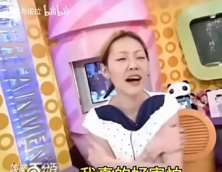 原来小S一直害怕大S比她红！
小S和大S早期主持节目，曾经说过，“我真的好害怕，