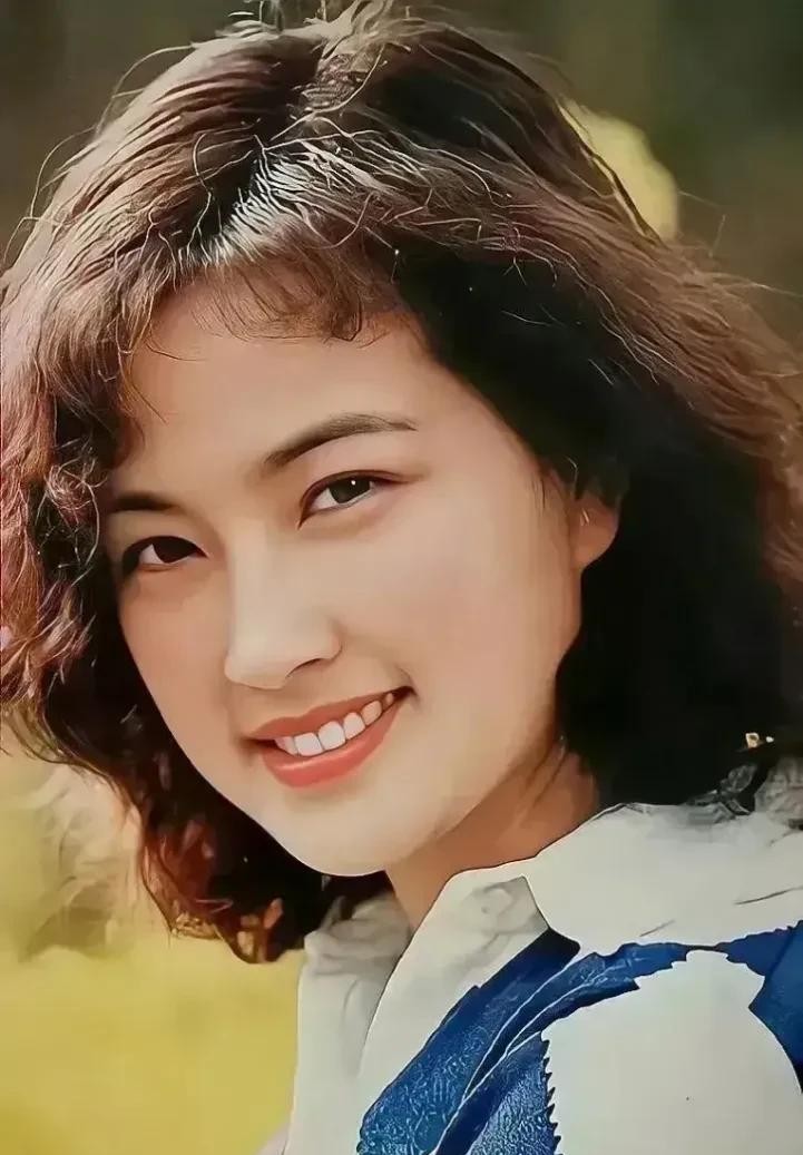 刘晓庆犯错后重新站起来了

                          