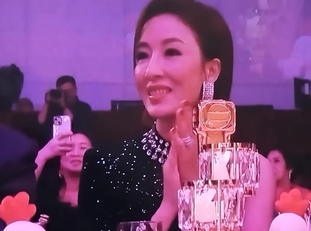 龚嘉欣！TVB万千星辉颁奖典礼，最佳女主角得奖者居然是龚嘉欣！其实经常看tvb的