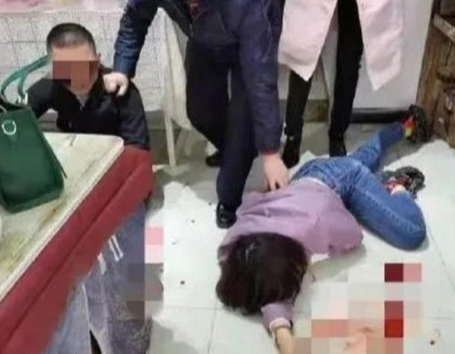 安徽合肥，刑满释放的邓某某因生活无着落，萌生了抢劫的念头。他先后实施了抢劫、强奸