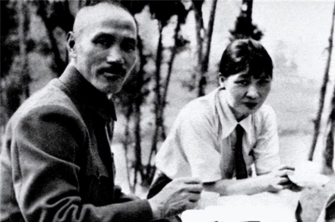 1933年，宋美龄得知蒋介石出轨陈洁如，怒气冲冲找到她，一个耳光扇过去，骂道“你
