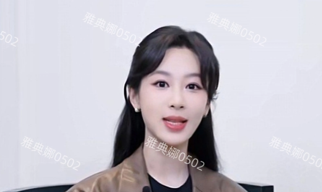 杨紫的脸越来越长越来越僵，她每次出来都跟之前长得不一样，才30出头就老气横秋的。