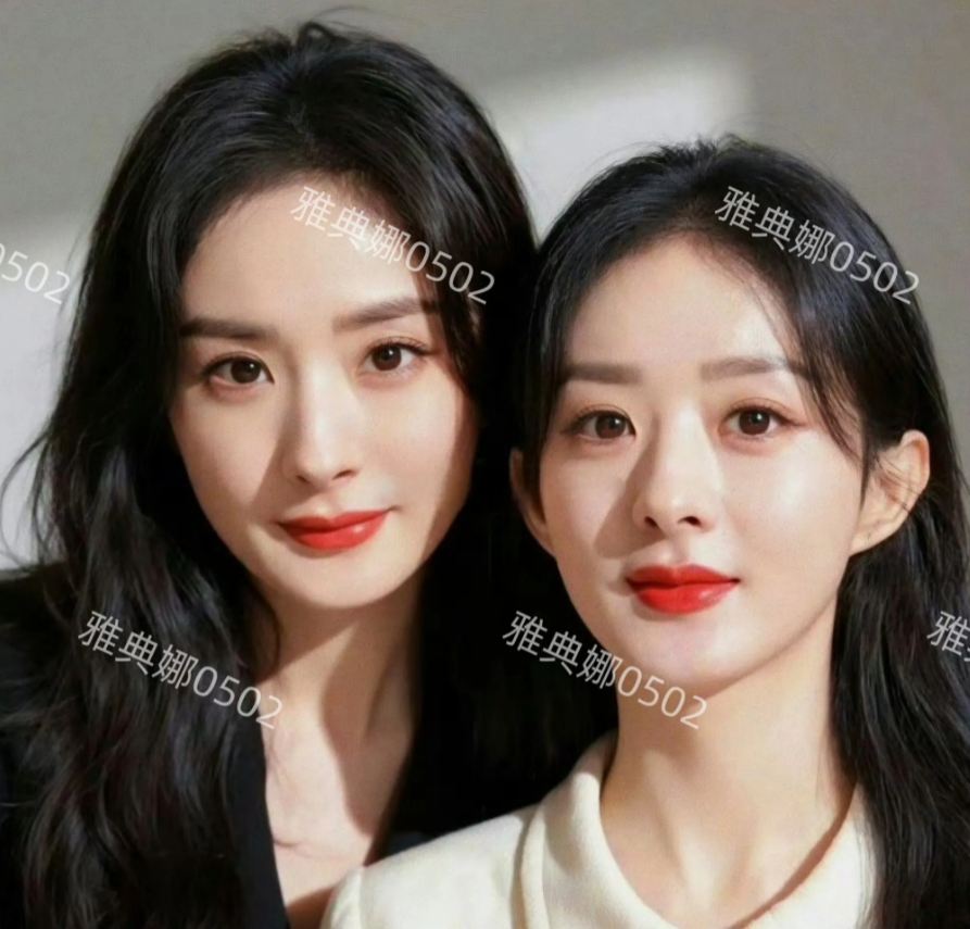 赵丽颖和杨幂这张合影是真的还是P的？
印象中两人的关系并不亲密，不会贴贴自拍，双