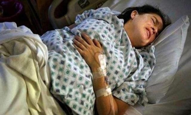 为什么剖腹产的人越来越多，人们不愿意顺产?
因为对剖腹产的坏处科普的还不够，也