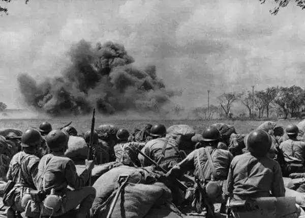 可以说，1937年的淞沪会战的火力程度是中国军队从未经历过的。

​就连桂系的军