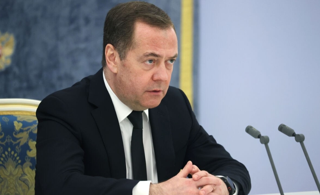 梅德韦杰夫评论唐纳德·特朗普在选举中的胜利：

“特朗普有一个对我们有用的品质：