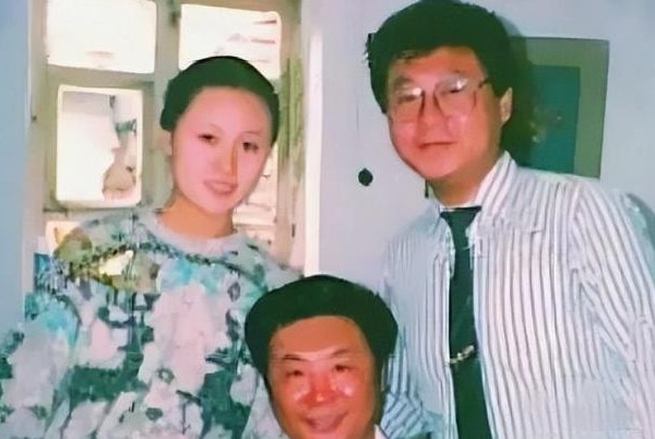 1988年，范伟去和一位小护士相亲。他已经在事业上小有名气，但因为外貌和个性原因
