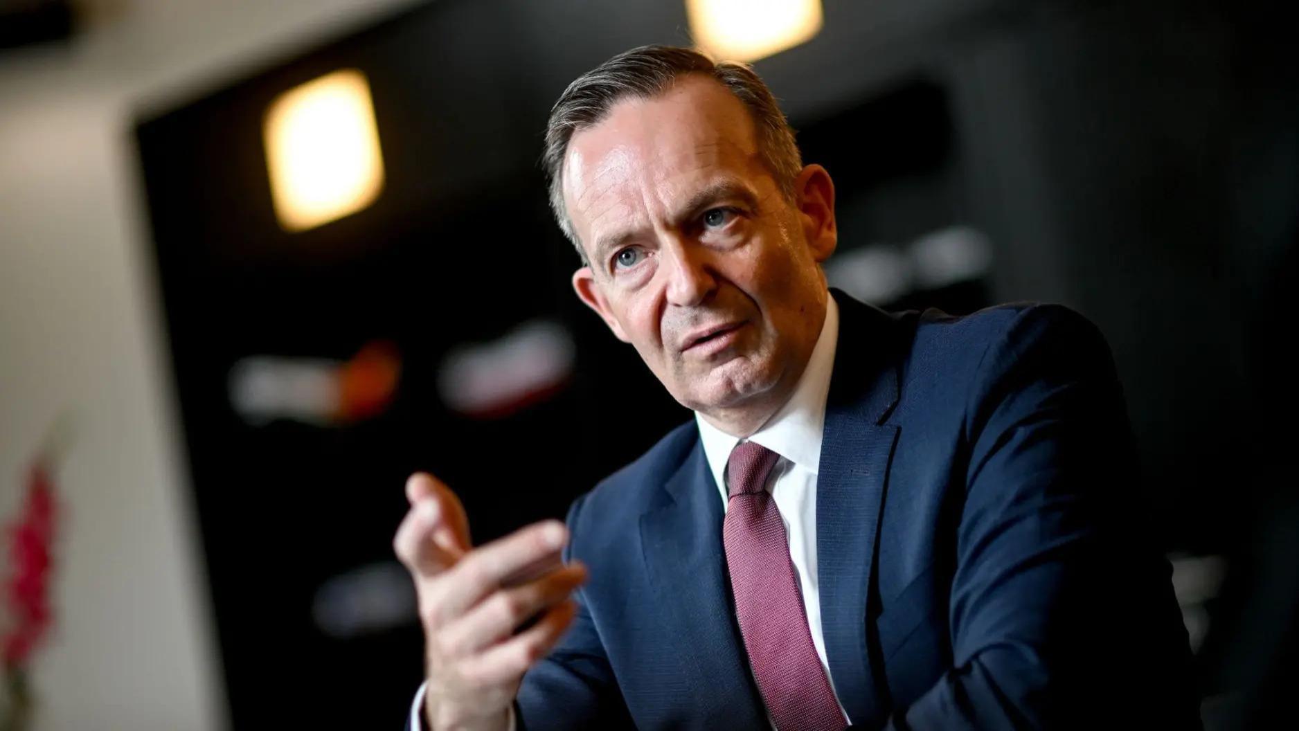 中方取消会面后，德方察觉做错事，紧急再派人来华，对中方说好话