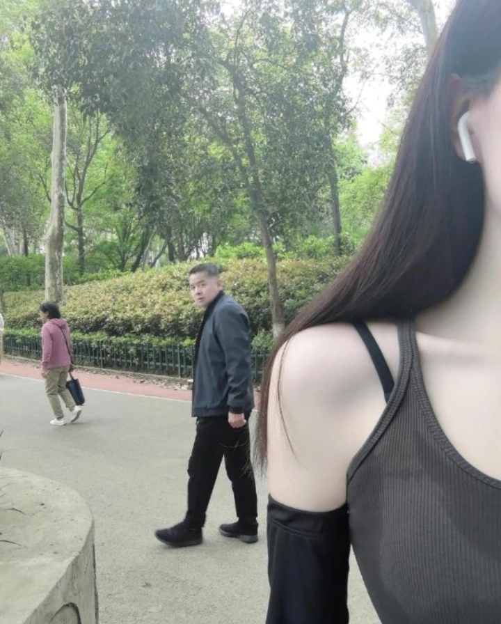 晨跑遇到这人了怎么办？