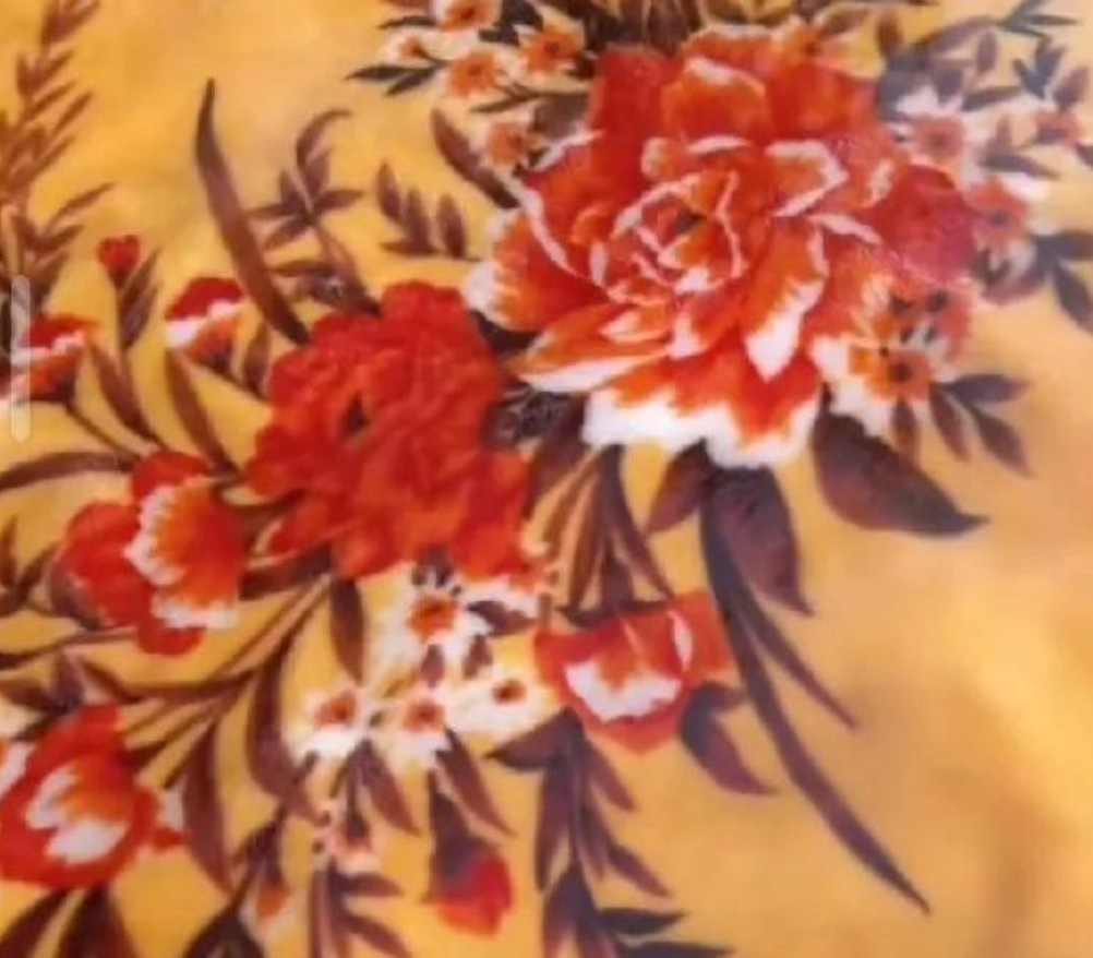 洗毛毯洗出个寂寞！

广东一女子，河边洗毛毯，手电钻加洗衣液，全副武装！结果，下