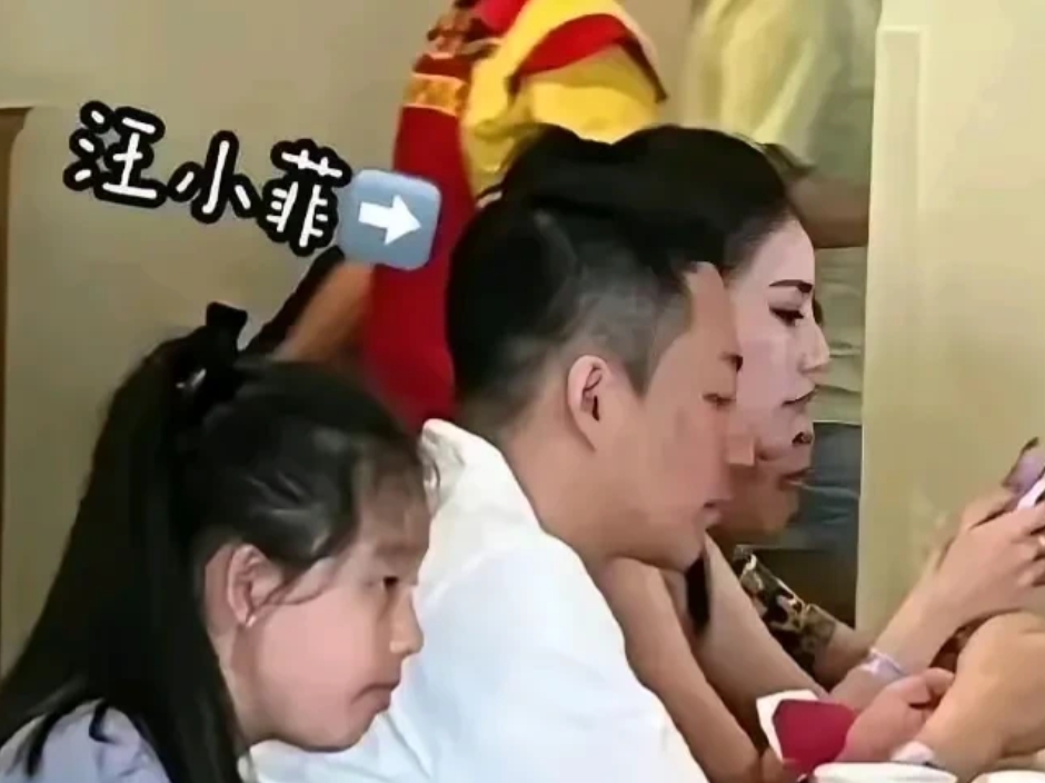 看小玥儿曾经和马筱梅、汪小菲聚餐的照片，所谓羊肉粘不到狗身上。
看马筱梅和汪小菲