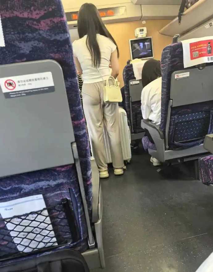 成都的小姐姐，你这样不尴尬吗？ ​​​