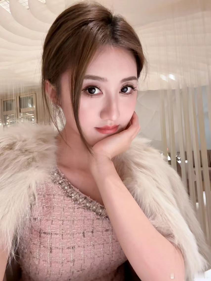 为什么阿姨从不流汗？因为阿姨怕流下姨汗（遗憾），所以总是保持优雅冷静。哈哈哈哈哈