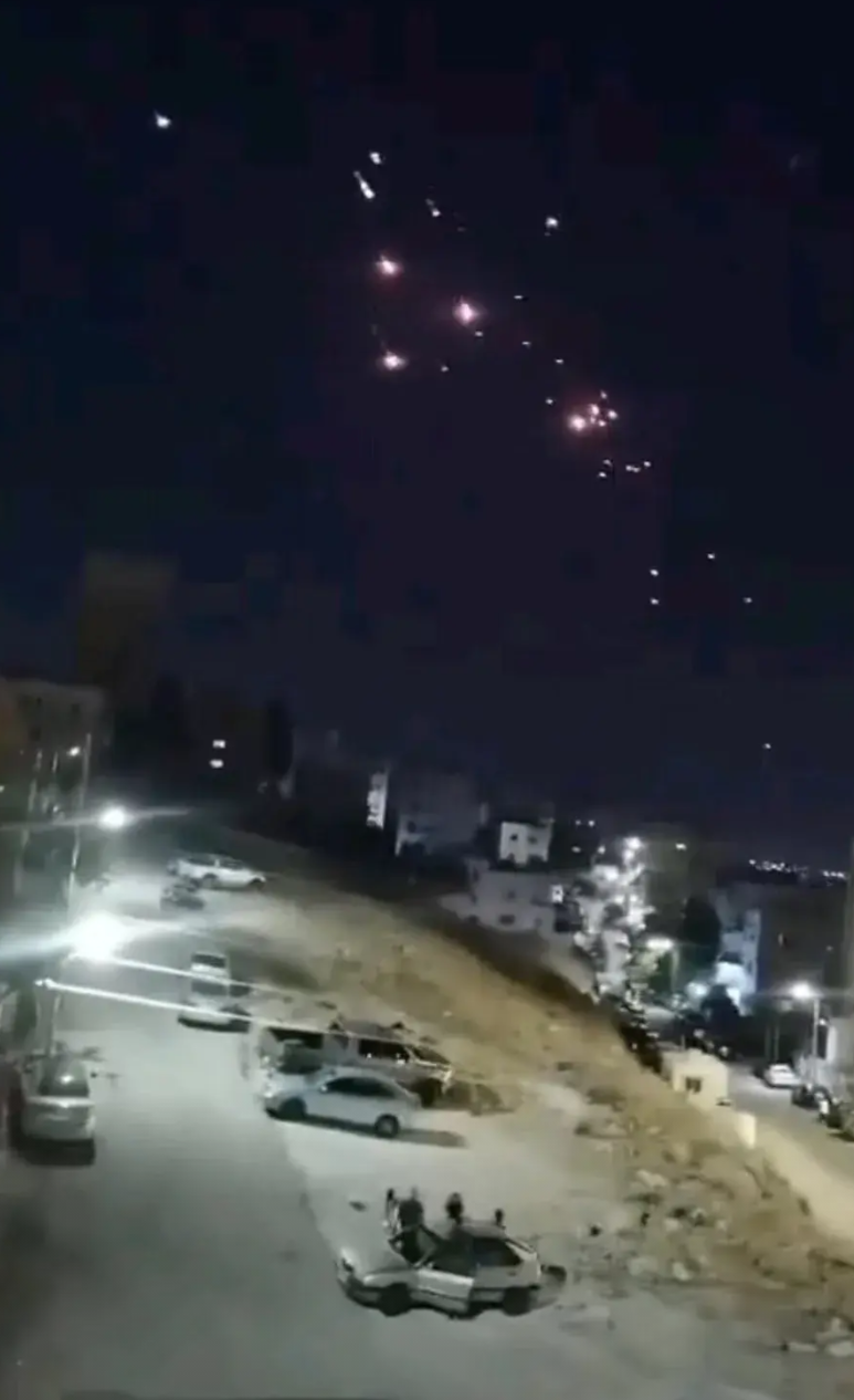 伊朗向以色列发射导弹，八个没有想到：

第一、没有想到，双方的对抗会如此激烈。