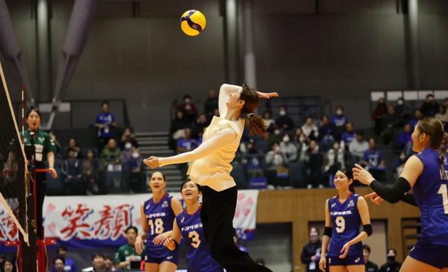 日本女排木村纱织重返赛场经典扩胸动作再现发飘球扣球得分
