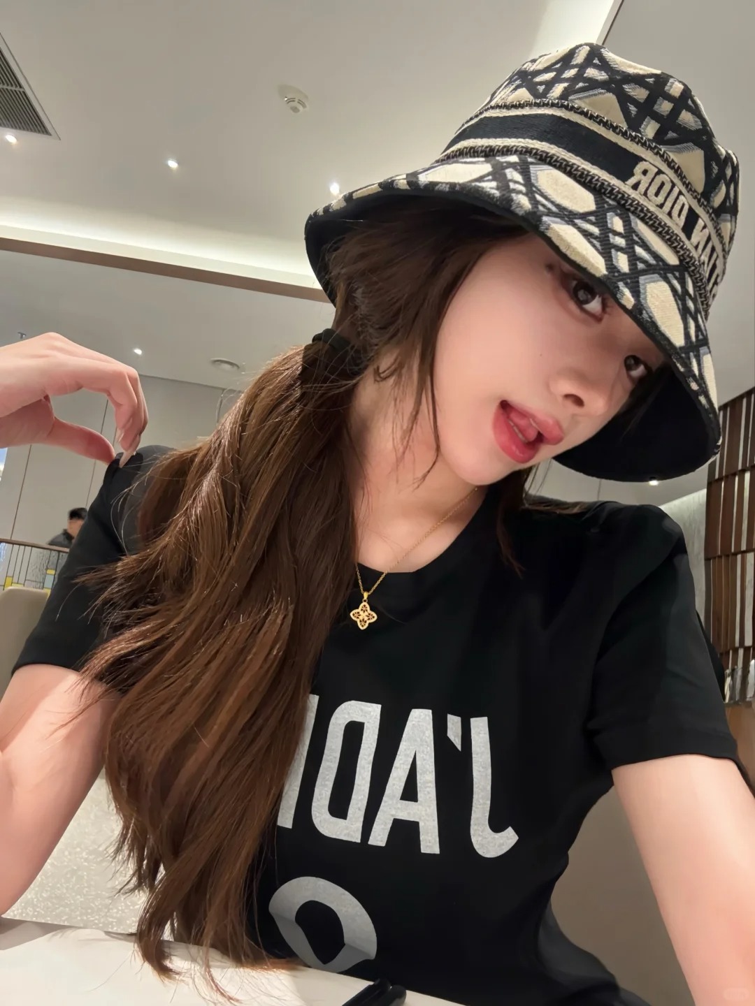 好喜欢我的帽子
特地从杭州跑来圆苑吃红烧肉！
