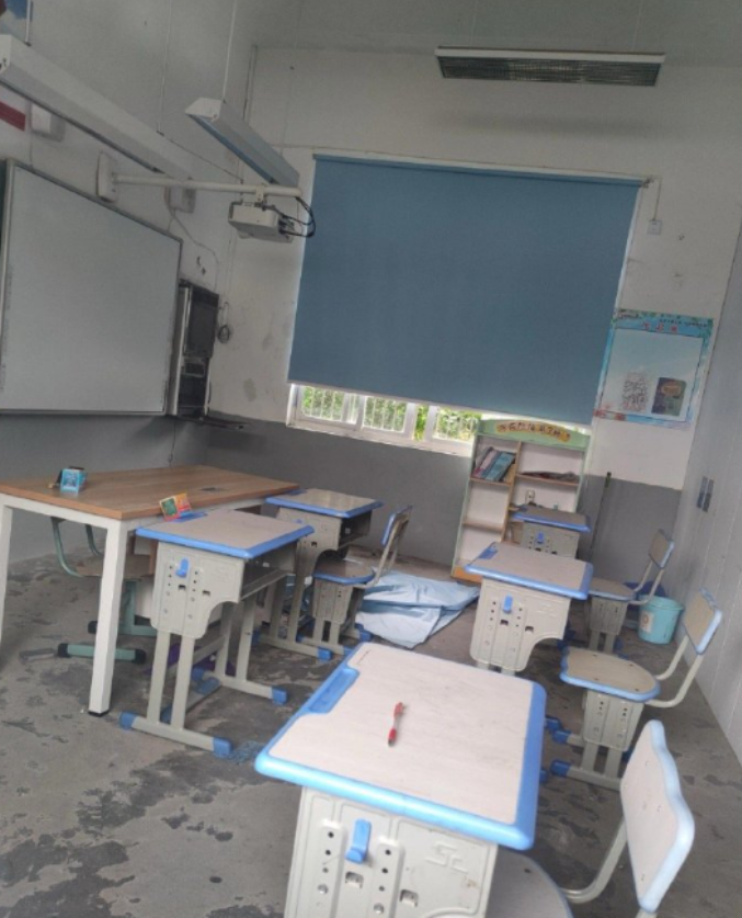 村里这么新的小学，竟然停办了！

国庆回到老家，发现村里的唯一的小学停办了，这个