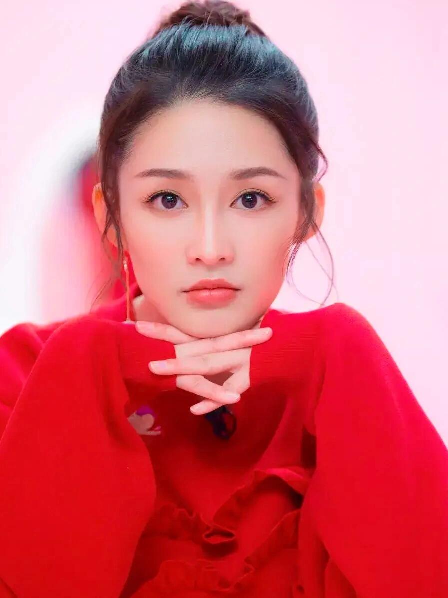 李沁是一位有实力、有颜值、有气质的演员