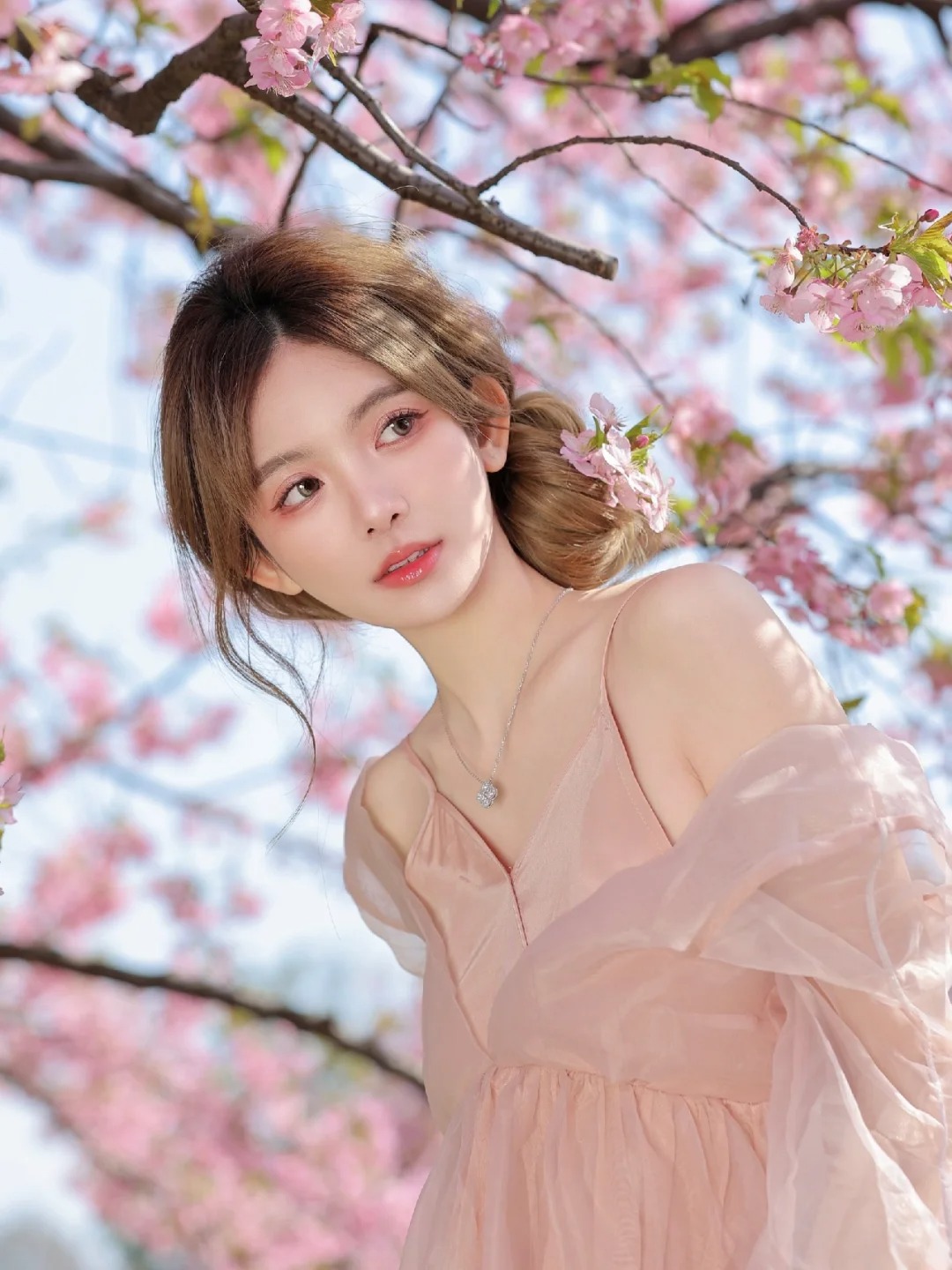 春有约，花不误🌸
樱花开啦～