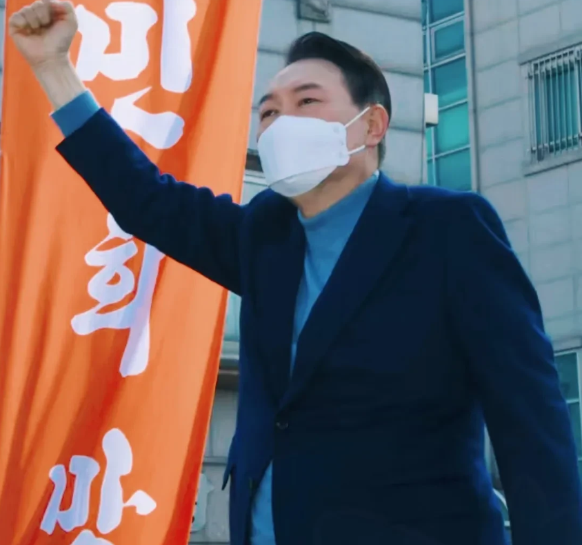 意料之外！
韩国总统尹锡悦当街拒绝被抓捕，临街逃脱!

2024年1月7日，发生