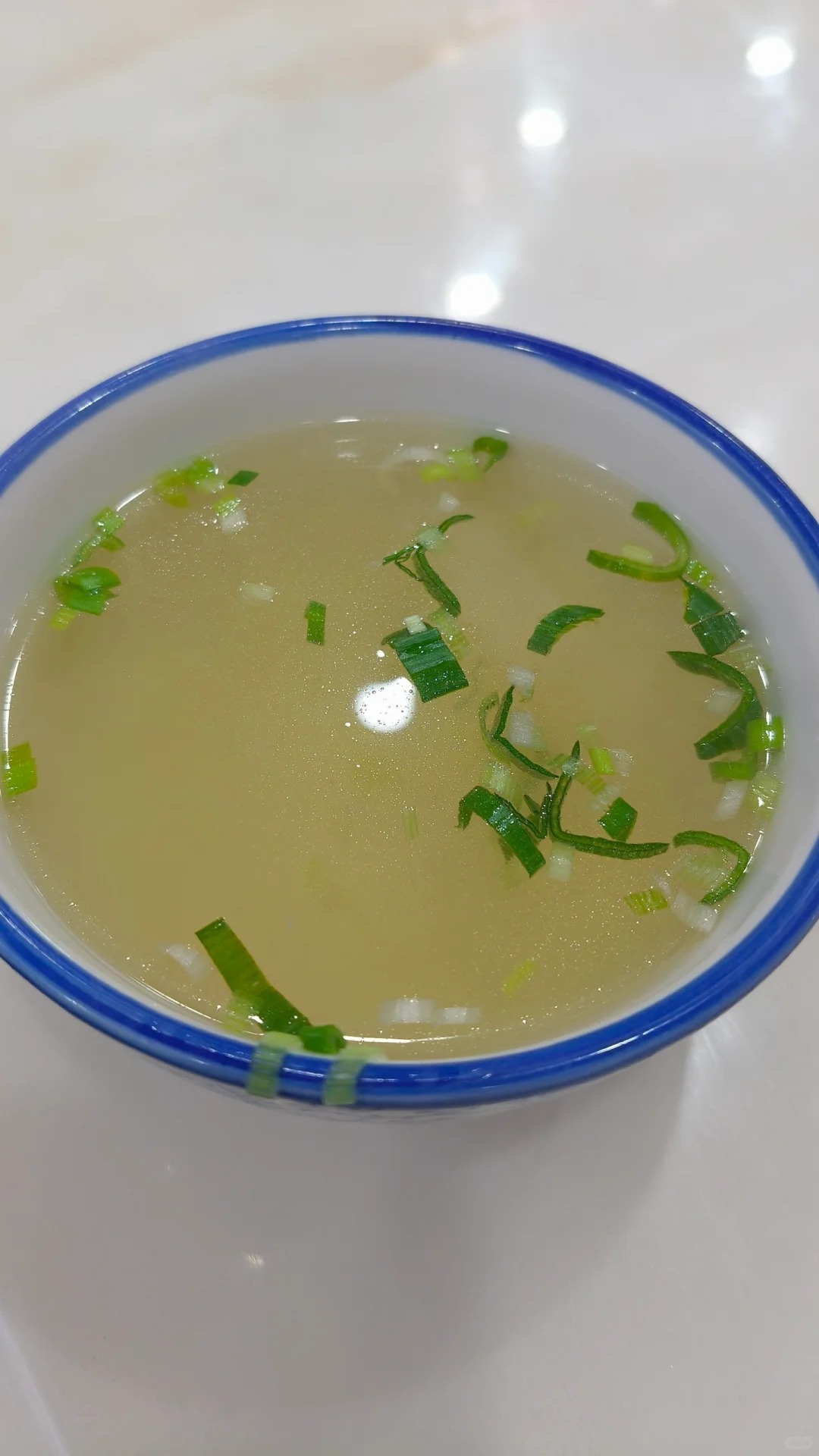 清真店给的汤
这种汤里加了啥哇，就是牛肉面的汤，太喜欢喝了。