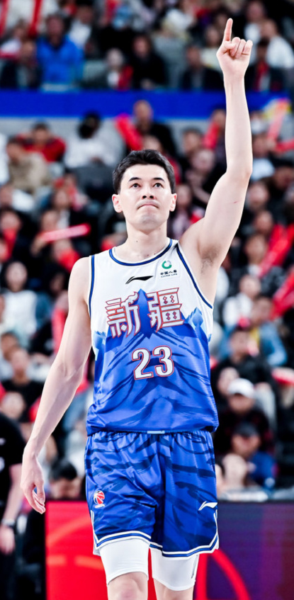 看过CBA半决赛首回合较量，感觉辽宁男篮和新疆男篮，无论从整体实力上来说，还是从