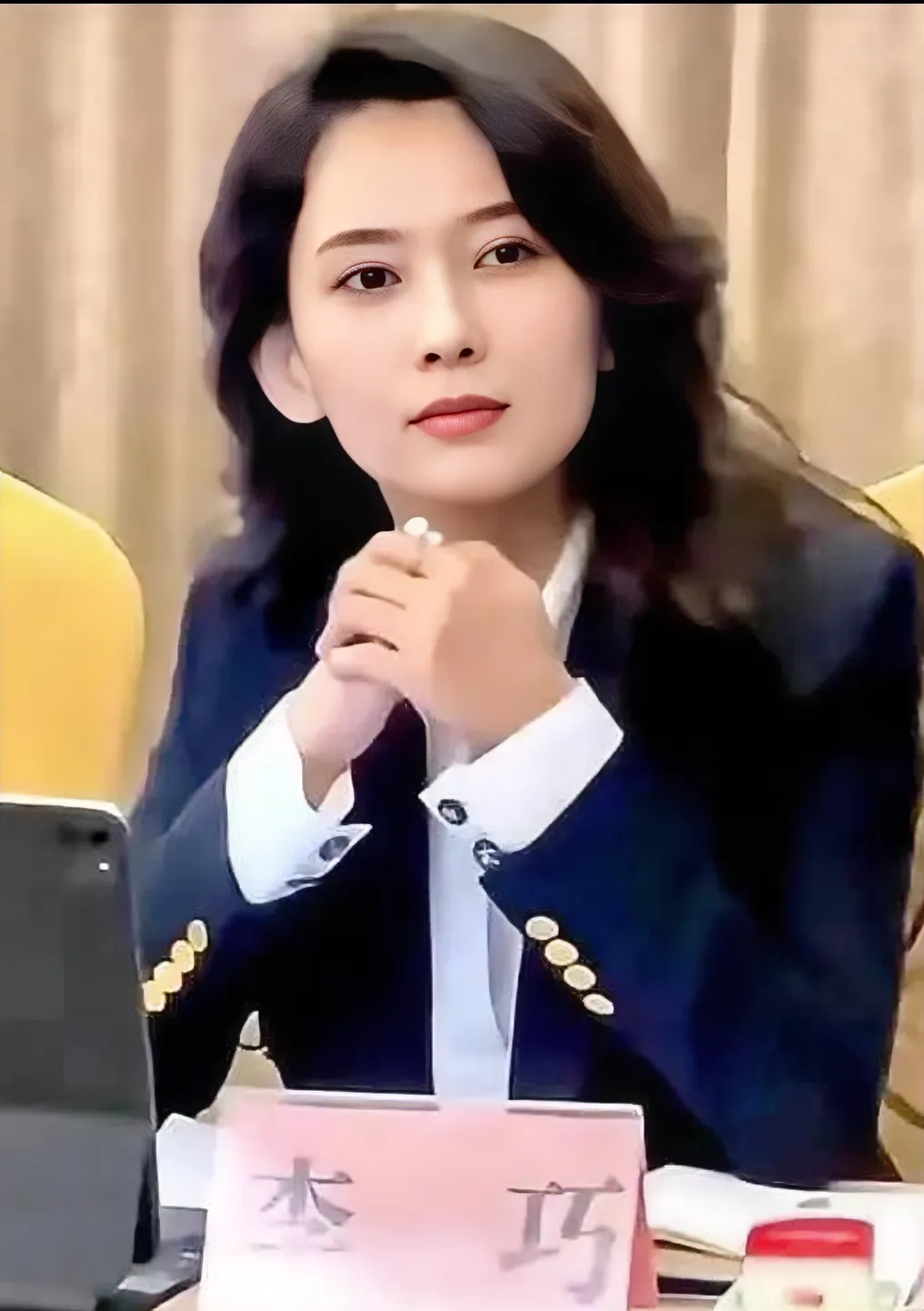 我太佩服汪峰了，他的眼光真好！
汪峰新任女友叫李巧，两人相差19岁。李巧长得神似