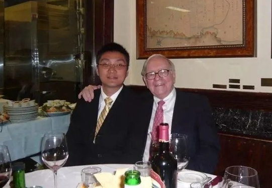 扎心了，拼多多创始人黄铮登顶中国首富！
曾经人人喊打的拼多多，如今才过去五六年，