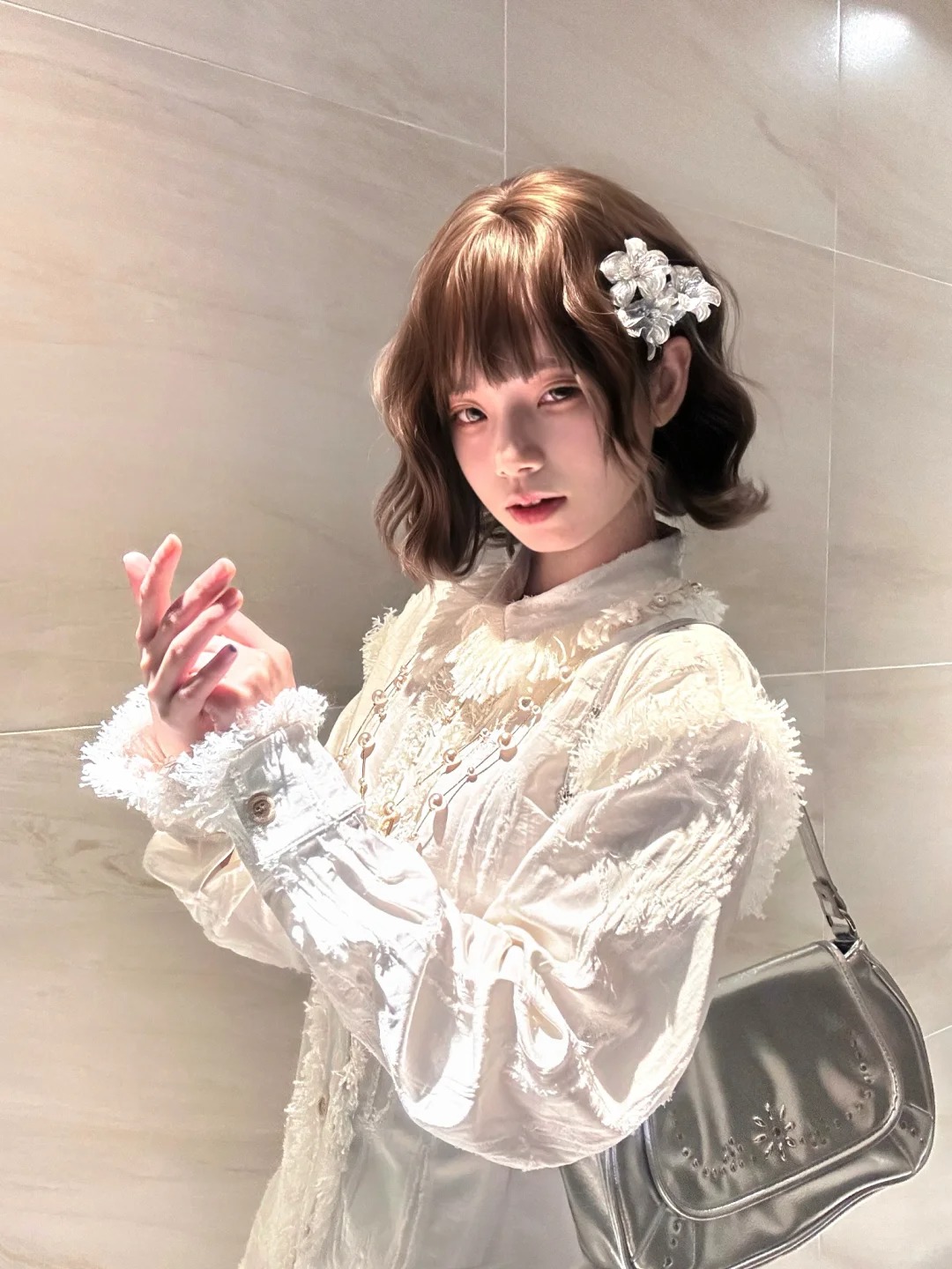 灰暗的水底
超绝顶光氛围+超绝褶皱感