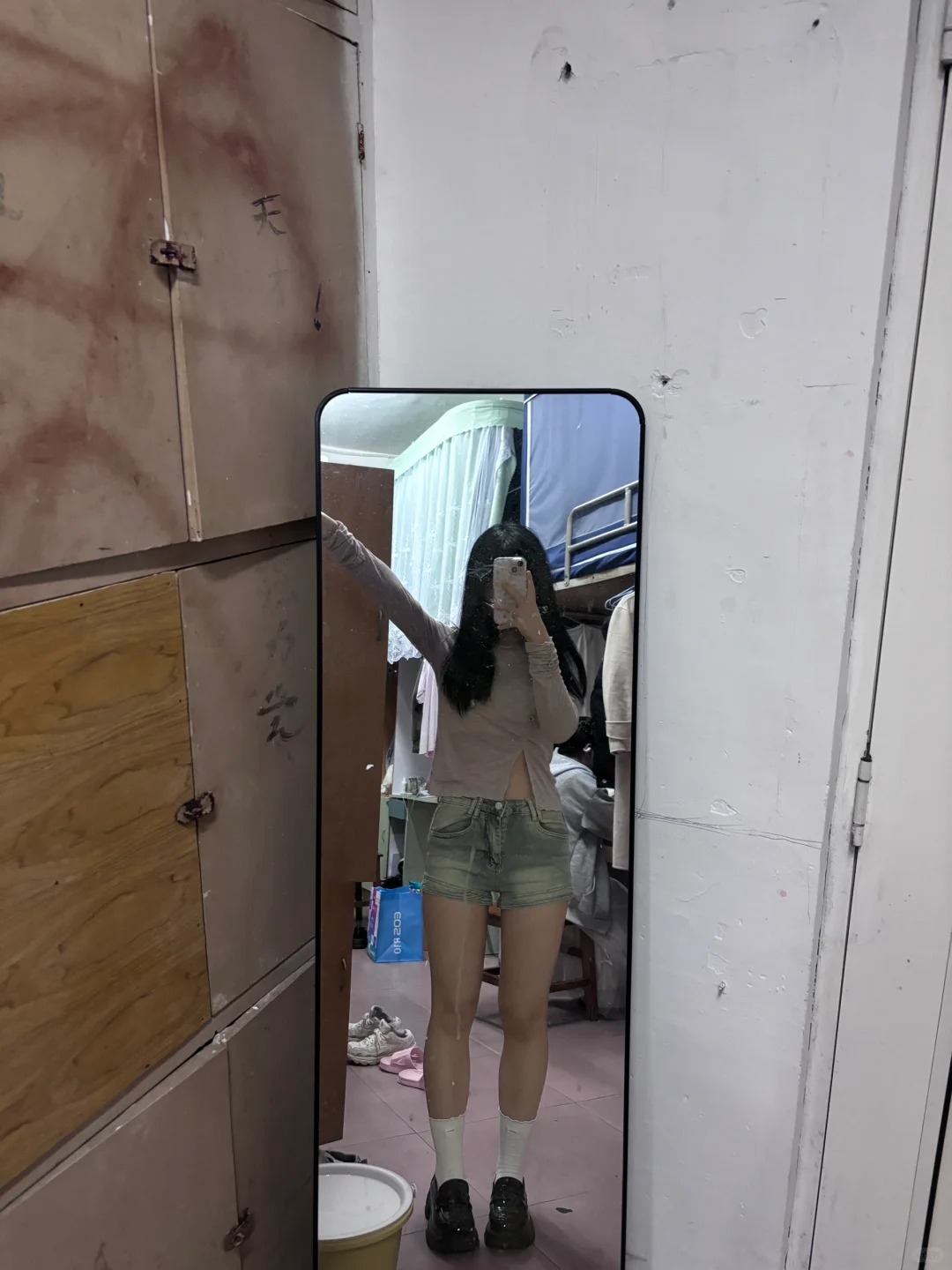 腿粗腿不直就穿热裤！！！！
➕厚底鞋 真的又觉得自己的腿还可以了