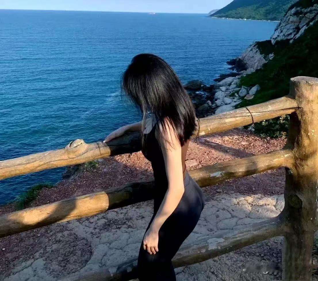 如果我穿成这样去你家你会对我做什么哈哈哈哈