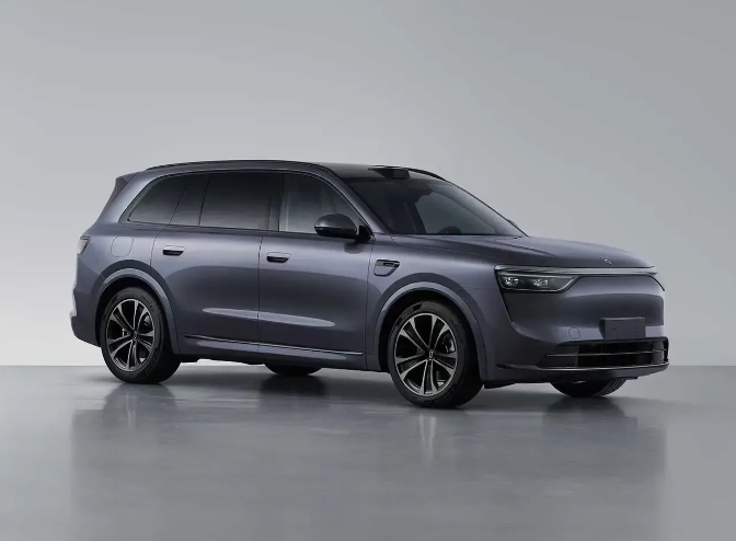 
问界m8才是问界系列的集大成之车型，甚至相比问界m9来说都强大。
这里面最令人