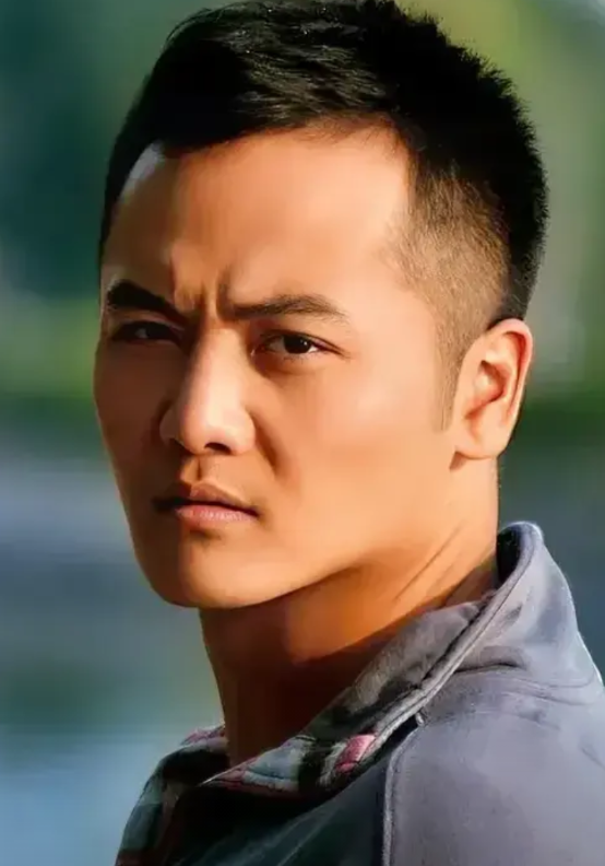 演员姬他六条信息：
1、姬他，1981年出生于陕西西安，毕业于北京电影学院，中国