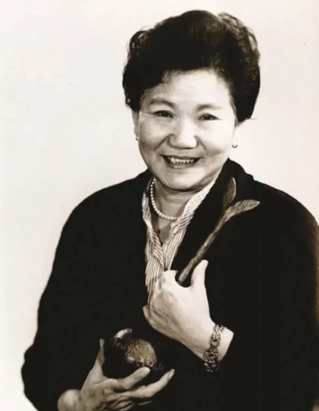 赵丽蓉：中年丧夫丧女，却让全国人民都笑了
