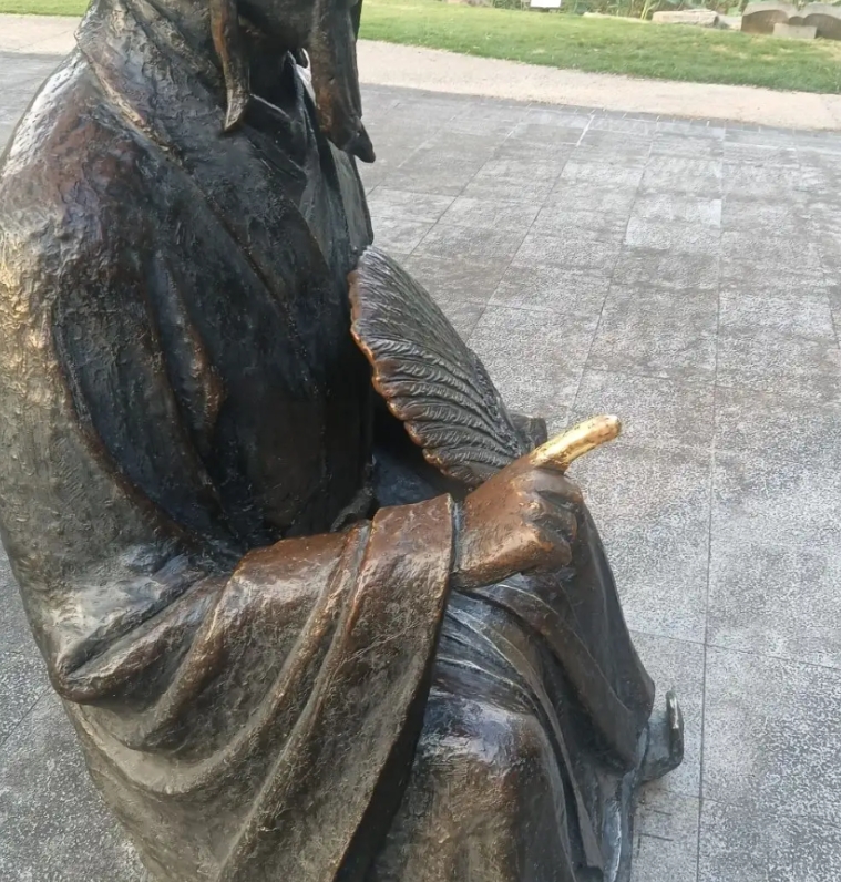请问这手指怎么变得这么精亮？到底是怎么回事？