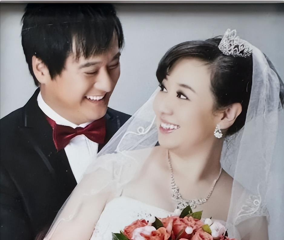 演员关凌姓关，老公姓姬，她就给儿子取名叫“姬关枪”，给女儿取名叫“姬关花”，大家