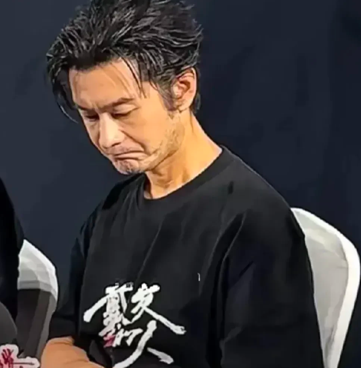 黄晓明这次也够惨了，新电影上映扑成这样。

电影投资过亿，上映4天票房还不到40