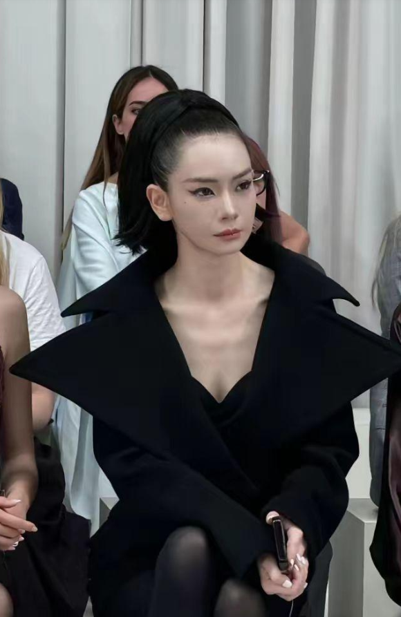 姐，这头皮拉的不疼吗.

这句话“姐，这头皮拉的不疼吗”背后似乎隐藏着不少故事和