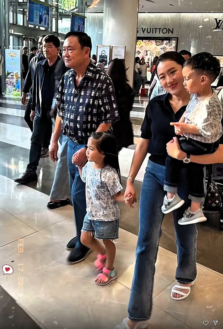 她是泰国第一名媛！
当地时间2月16日，泰国总理佩通坦·西那瓦结束六天工作行程后