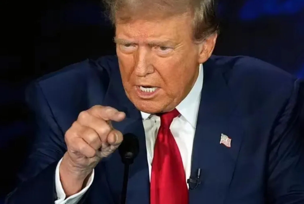 美国的民主选举就是比拼金钱的游戏。
前不久，美国现首富慷慨解囊，给共和党候选人特