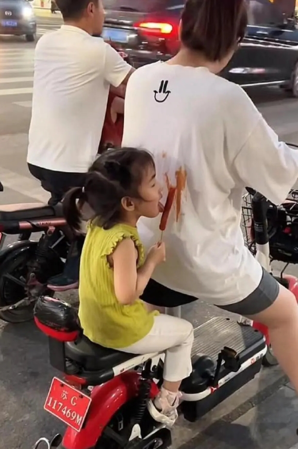 你妈已经三天没打你了！哈哈哈哈 [大笑][大笑][大笑][大笑][大笑]