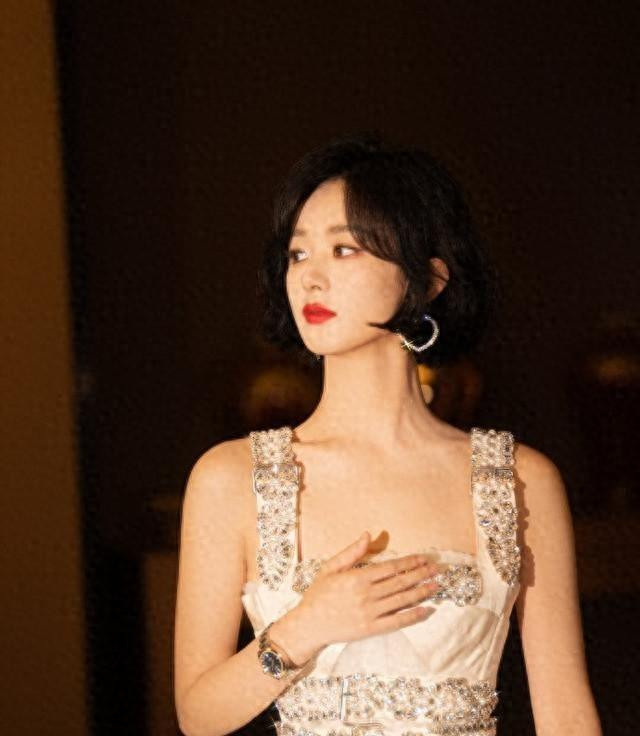 金鹰奖之夜：赵丽颖展现娱乐圈的扬眉吐气