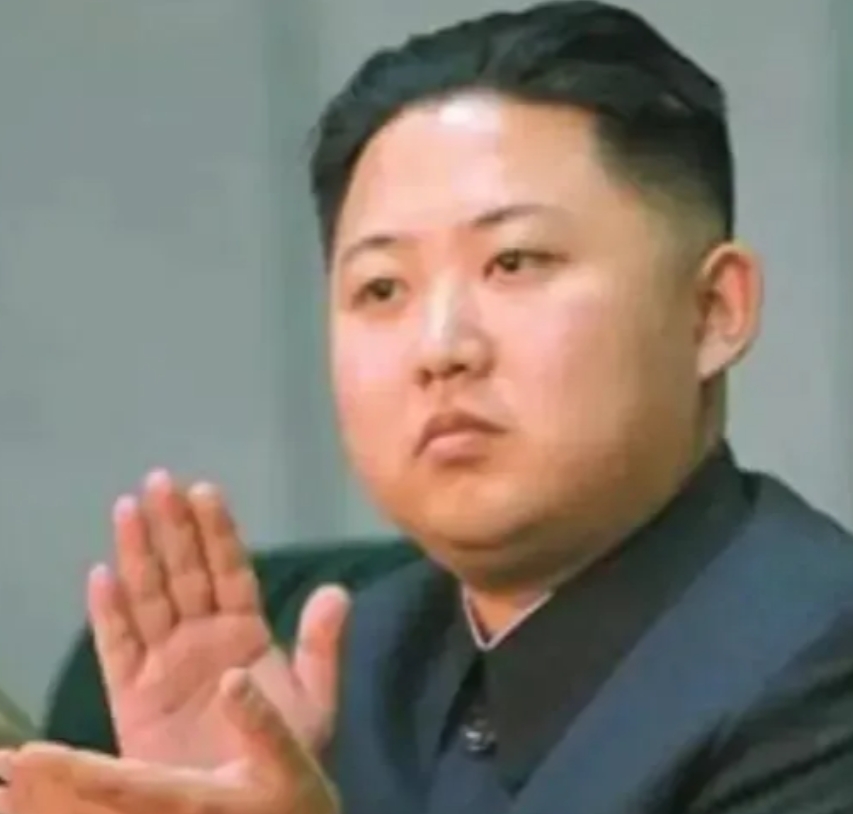 朝鲜国防展警示：真正可怕的是绝境

2021年平壤国防展上，金正恩用激光笔定格三