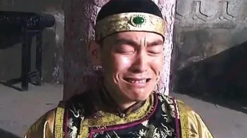 弘时踏进畅春园那一刻，就已经是死局了。雍正抱定了给弘历扫清障碍的决心，所以弘时无