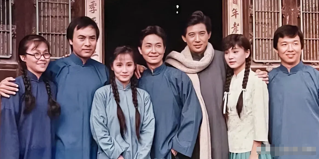 不知道有多少人看过琼瑶早期的《几度夕阳红》，里面的演员还多眼熟的，这部剧拍得很深