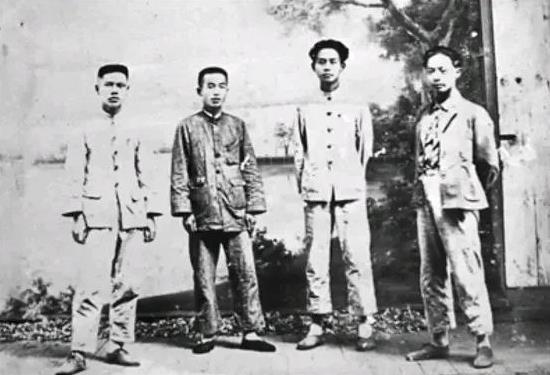 这四位英气逼人的少年是谁？能猜到吗？他们在后来都是国家柱梁。