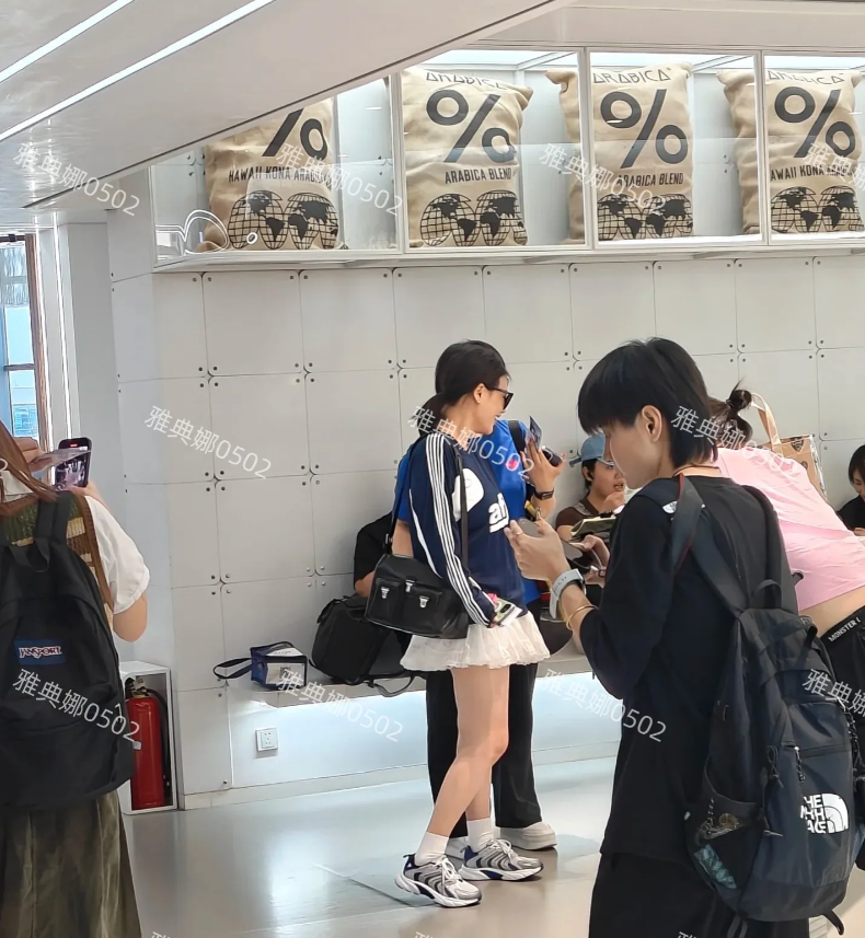 上海虹桥机场偶遇马思纯，本人个子很高身材也很瘦，不知道为啥电视上看她有点儿壮。